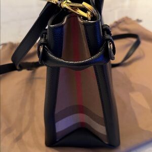 Burberry Black Banner (small)